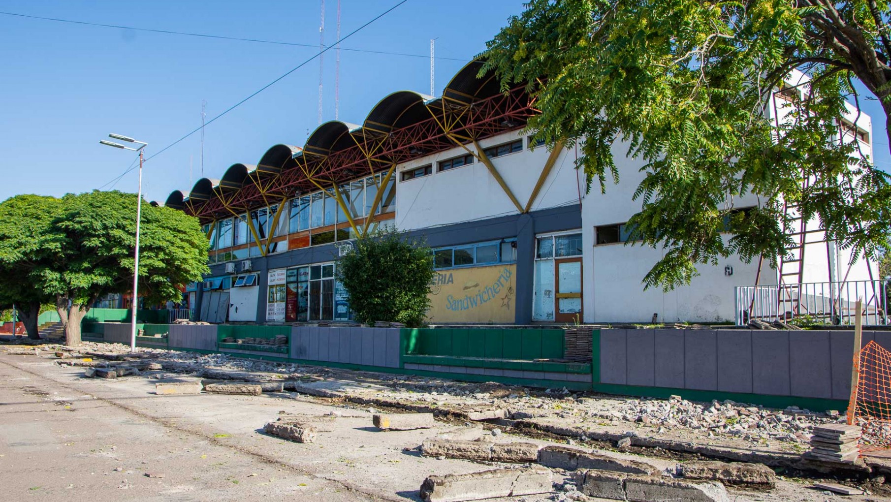 Una constructora mendocina comenzó con la obra de remodelación de la Terminal de San Martín